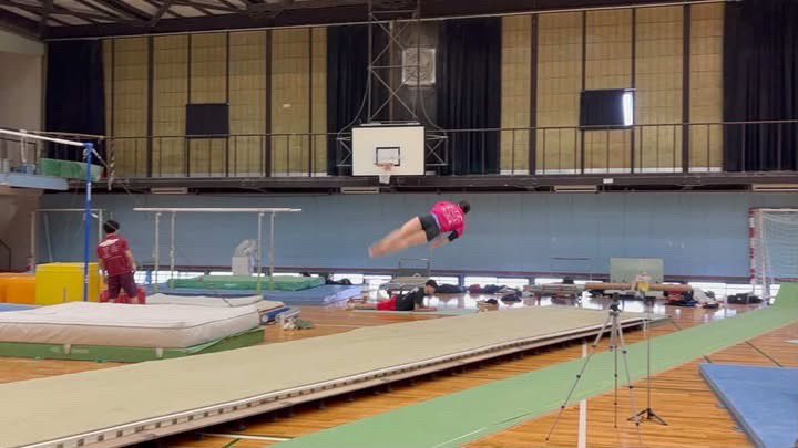 OU_SportsUnion's tweet photo. 【部活紹介⑮ 体操部🌟】

▶︎部員数…2年生4人,3年生6人,4年生8人
▶︎男:女…15:3
▶︎活動日程…月水16:30-20:00 土12:30-17:00
   長期休暇は月土11:30-17:00 火14:00-17:00 水9:00-14:00
▶︎ひとこと…本気で打ち込める体操部で青春を謳歌しましょう！気軽に体験・見学に来てください！ https://t.co/kjPZwdjBBG