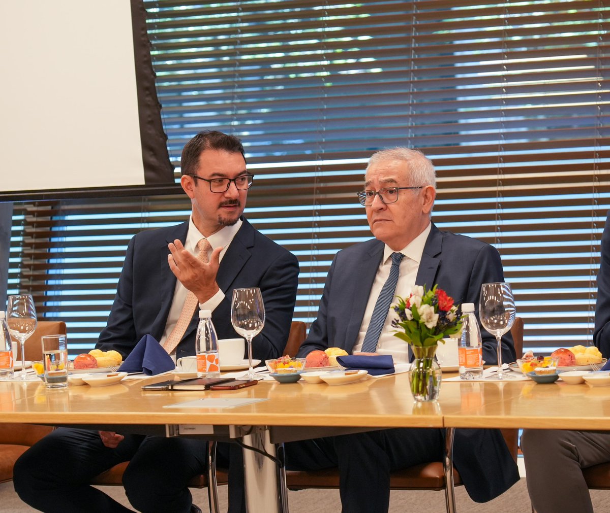 MIC_PY's tweet image. #MIC y Migraciones lanzan el “Paraguay Investor Pass” para facilitar la residencia permanente a inversionistas extranjeros

Nota completa: goo.su/LB2Cec

#GobiernoDelParaguay