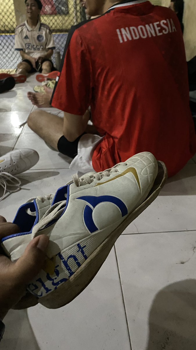 bergajull's tweet photo. oleh oleh futsal https://t.co/21ujns3zOR