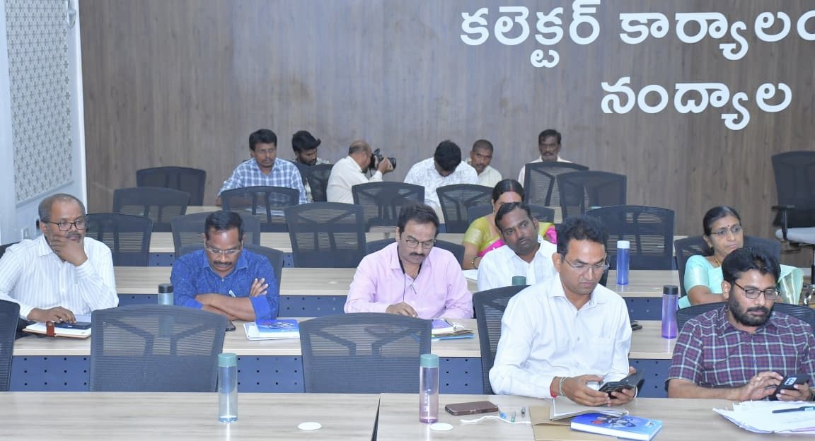 deiprknl's tweet image. District Collector G. Rajakumari chaired a review meeting on district revenue growth, directing all departments to achieve targets with commitment at Nandyal Collectorate. 
#Nandyal #DistrictCollector #RevenueGrowth