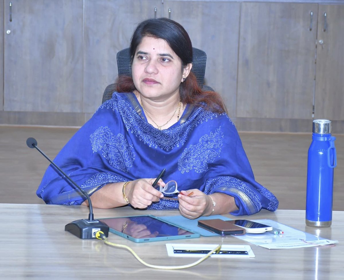 deiprknl's tweet image. District Collector G. Rajakumari chaired a review meeting on district revenue growth, directing all departments to achieve targets with commitment at Nandyal Collectorate. 
#Nandyal #DistrictCollector #RevenueGrowth