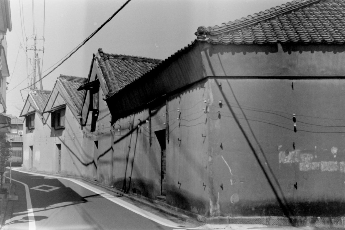 К2/ケツ山/青肌銀髪黒白目眼鏡ギザ歯サキュバスギャル委員長JK tweet media