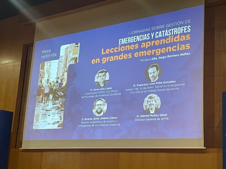 colegiotsevilla's tweet image. 🚨 El COTSS en las I Jornadas sobre Gestión de Emergencias y Catástrofes.
🗣️ Francisco José Peña destacó la importancia de intervenir para paliar el daño social, mejorar la transferencia de datos y contar con formación especializada.
#TrabajoSocial #Emergencias #COTSS #Sevilla