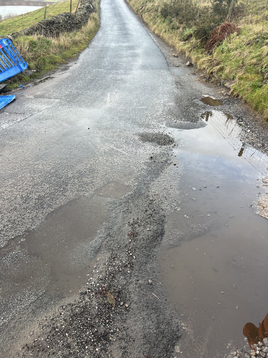 CECHighways's tweet image. 📍 Hooleyhey Lane, #Macclesfield
⛔️ A road closure will be in place from 27 April for approximately three weeks to allow the retaining wall to be rebuilt, the road to be resurfaced, and two new gullies to be installed. Plan your journey ahead: one.network/?GB149152006
