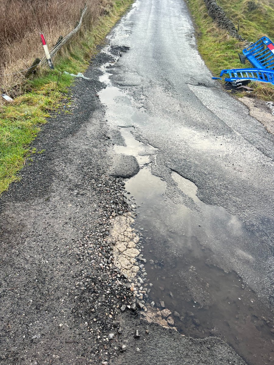 CECHighways's tweet image. 📍 Hooleyhey Lane, #Macclesfield
⛔️ A road closure will be in place from 27 April for approximately three weeks to allow the retaining wall to be rebuilt, the road to be resurfaced, and two new gullies to be installed. Plan your journey ahead: one.network/?GB149152006