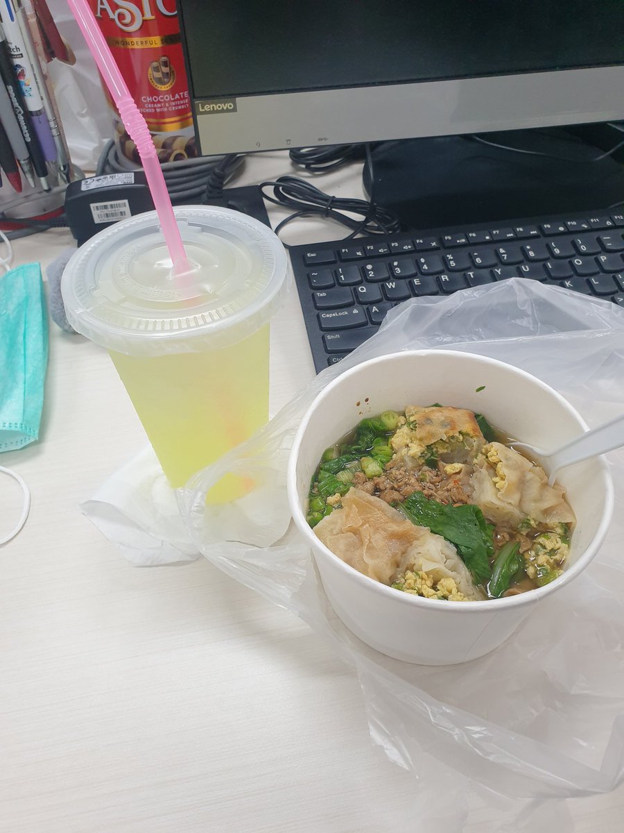 nightiengale's tweet photo. 2 hari berturut-turut sarapan dgn menu andalan koko https://t.co/4M1sFRn0SN