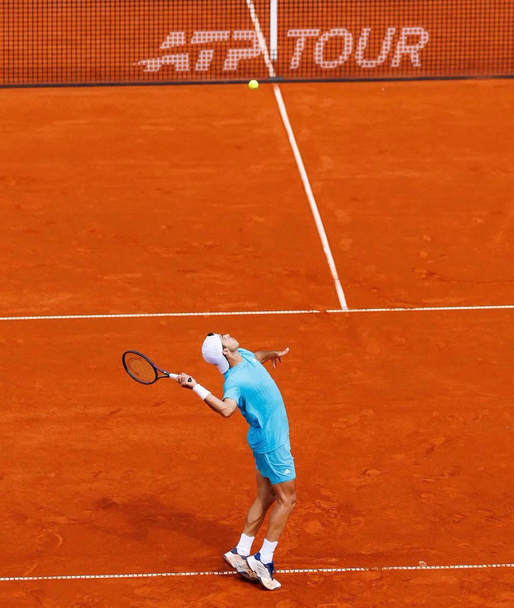 sebatorok's tweet image. Alexander #Zverev, campeón defensor en el @atptour 500 de #Múnich, venció a #Cerúndolo por 5-7, 6-0 y 6-2, en 2h15m, y avanzó a las semifinales (vs. Cobolli). El alemán, con 7 quiebres de servicio, logró su 1er éxito sobre Francisco en polvo de ladrillo (5-3 el H2H en total).