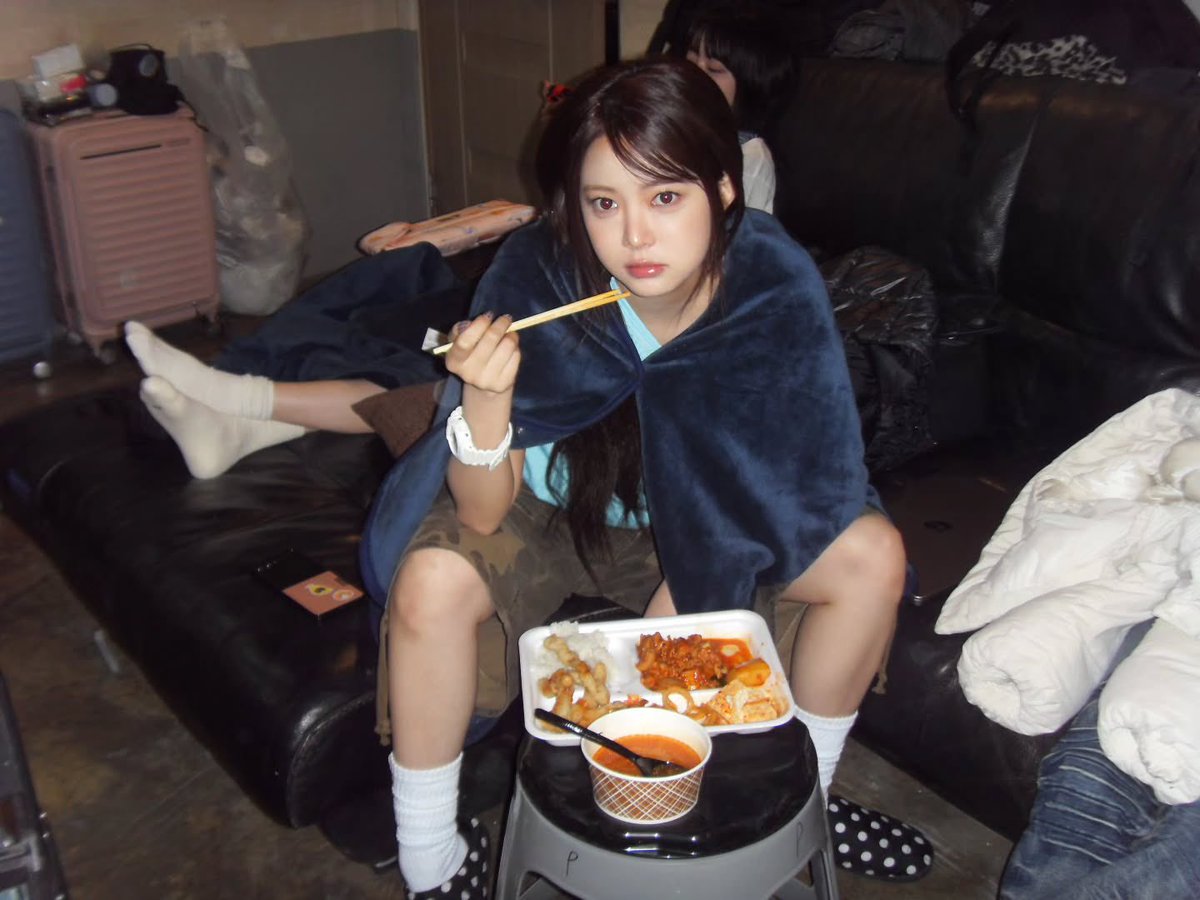 le sserafim pics tweet media