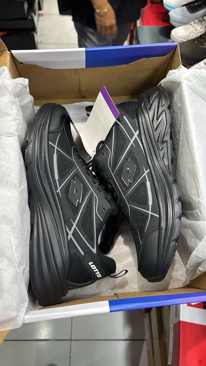 diarysiwi's tweet image. wts sepatu lotto size 40, masih new belum dipake samsek, bisa oren yaaa
open di 280k bisa nego
#wts #wtssepatu #sepatu #lotto