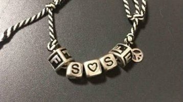 joyfullsun66's tweet photo. remember when haechan personally made special bracelets with a FS♡SF (fullsun♡sunflower) design for fans who attended the dream show 🥹 

he's so precious 🥹🤍 https://t.co/EuD5c7JQUr