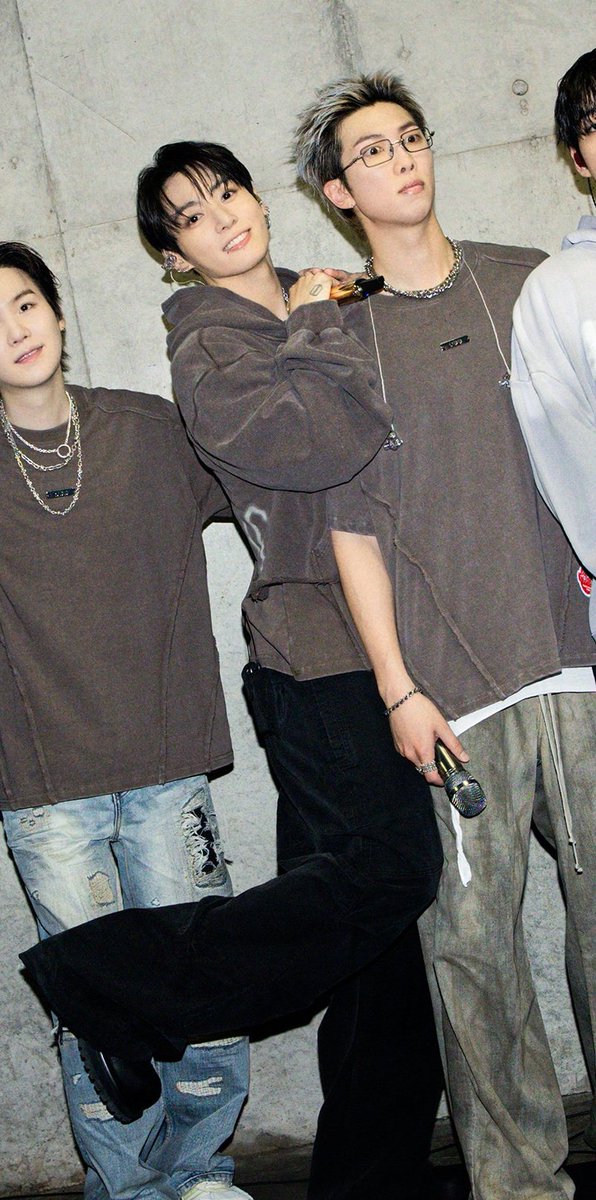 emi⁷ | saw bts & WILL SEE THEM AGAIN tweet media