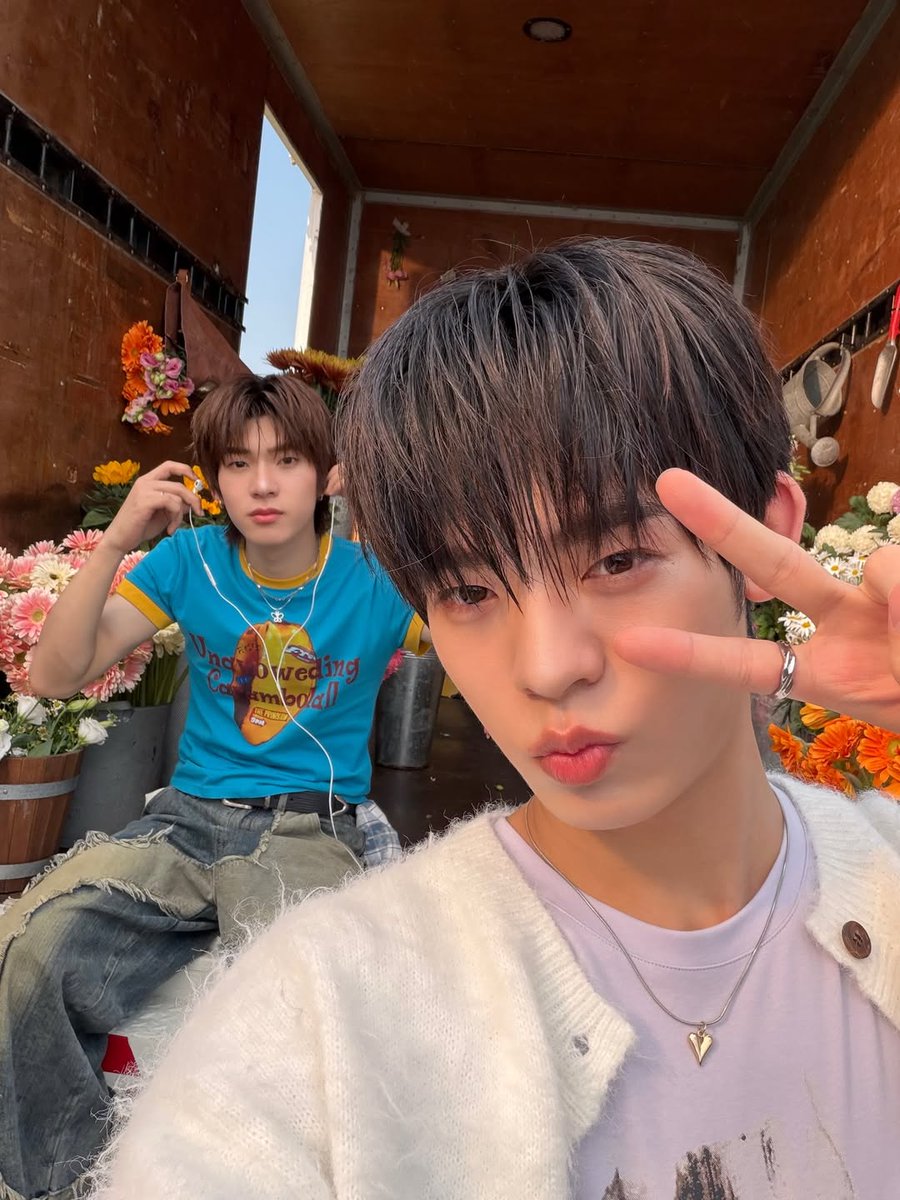 CRUSH ON TEETEE tweet media