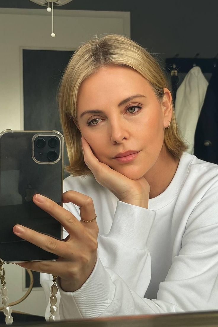 Charlize_theron082 tweet media
