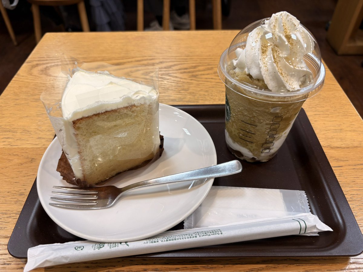 フラペチーノとシフォンケーキでクリームの過剰摂取。 