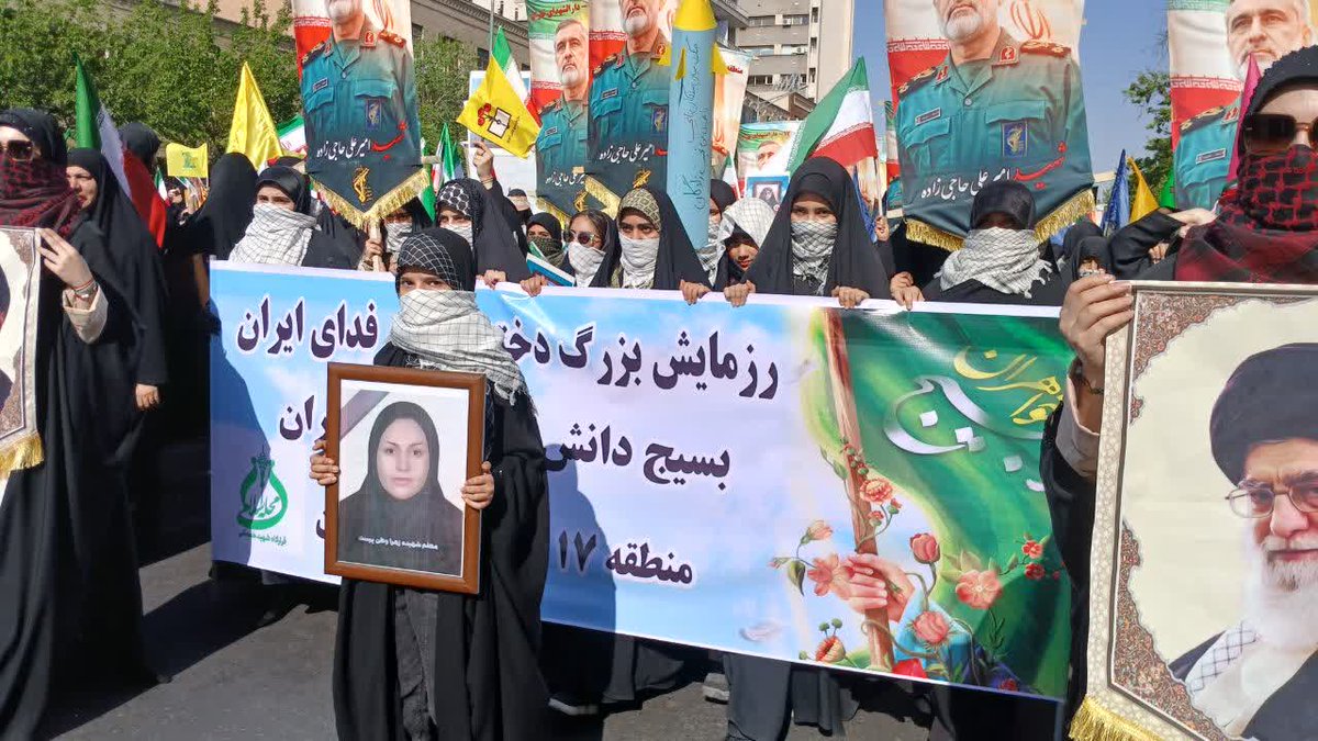 دخترا به نیابت از معلم‌شهیدشون اومدند رزمایش

#دختران_جانفدای_ایران
#رزمایش_بیعت