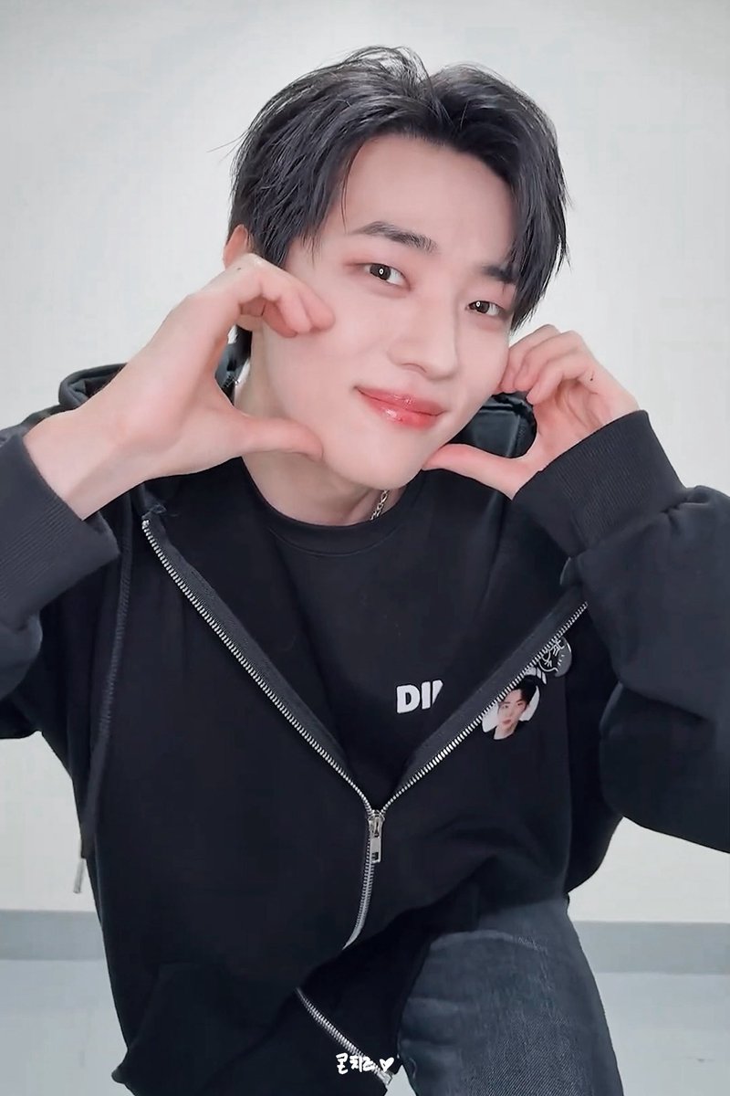 Cheesecorn___'s tweet photo. 🐈‍��🖤

#재찬 #JAECHAN https://t.co/kGgHGzJYUL