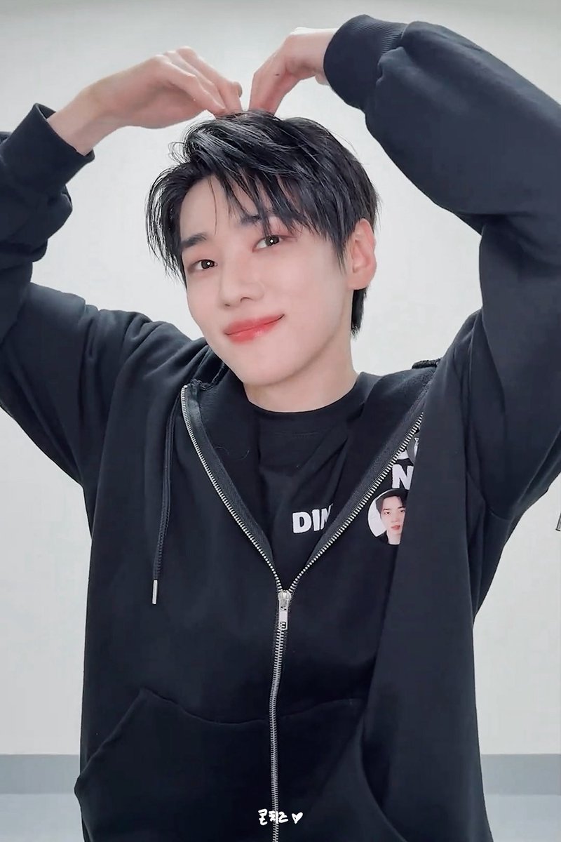 Cheesecorn___'s tweet photo. 🐈‍��🖤

#재찬 #JAECHAN https://t.co/kGgHGzJYUL