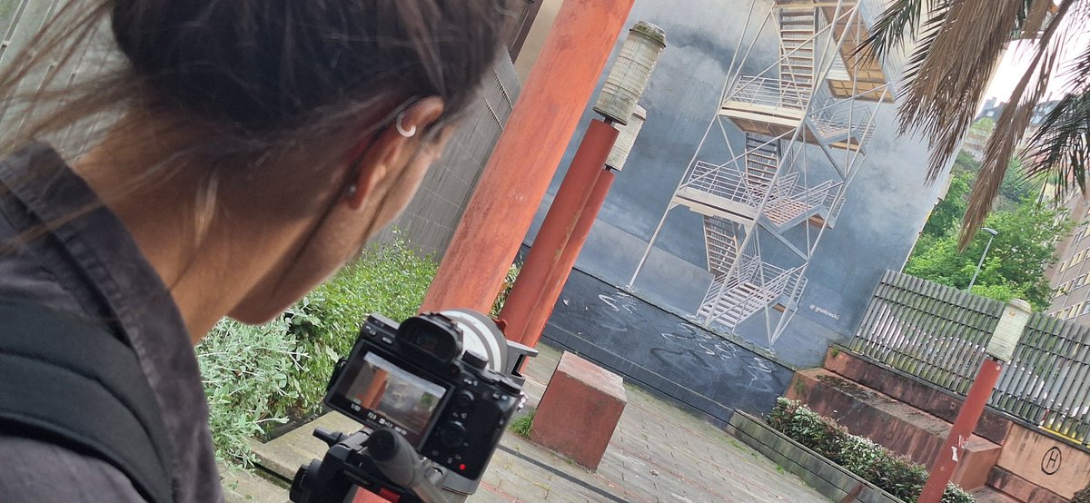 docusuicidio's tweet photo. Rodaje de murales urbanos, un clásico de nuestras producciones! 🎥😎🎯
El arte que traduce conceptos complejos en símbolos visibles, emociona, fija ideas y completa el mensaje. 🙏🏼 Eskerrik asko Bilbo 🫶🏽!
#𝐏𝐫𝐞𝐯𝐞𝐧𝐜𝐢ó𝐧𝐒𝐮𝐢𝐜𝐢𝐝𝐢𝐨 by @PandoraBoxTV https://t.co/76K3YQqHmj