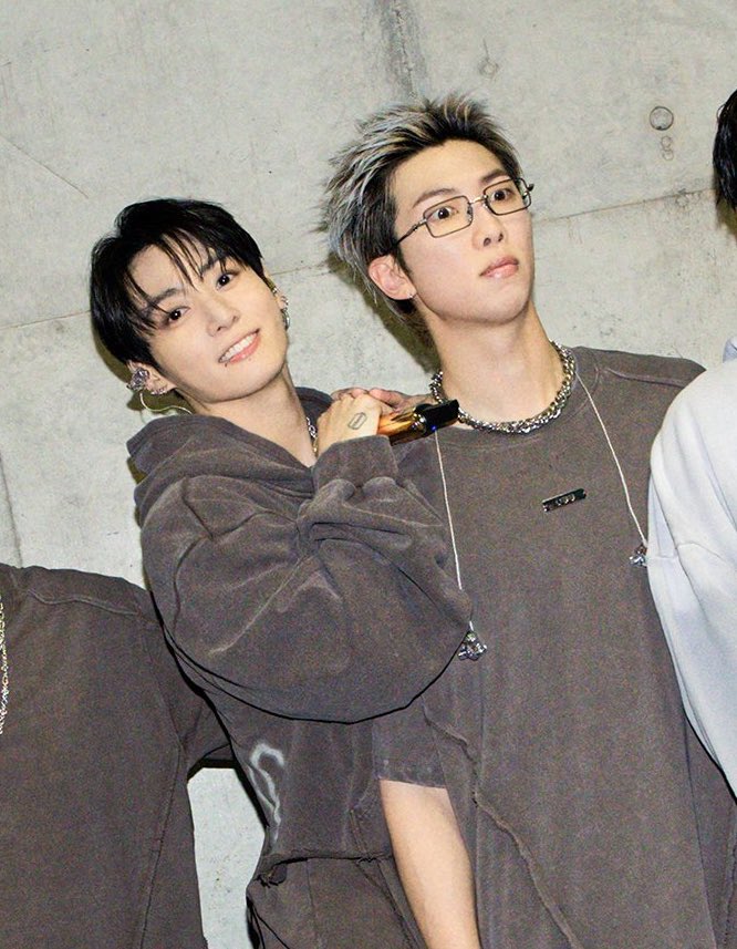 래퍼여친의 자리… 굳걷했네요