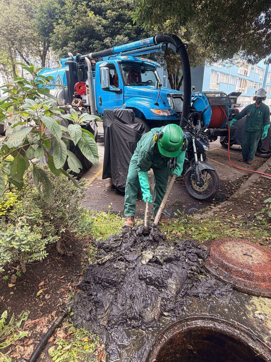Hasta <a href="/grok/">Grok</a> sabe que uno de los principales causantes de encharcamientos e inundaciones es la mala disposición de pañitos húmedos y condones por el inodoro. 🤖💧🫤🪠

Lastimosamente, esta es una problemática que se ve por toda Bogotá, pero en nuestras manos está la solución para