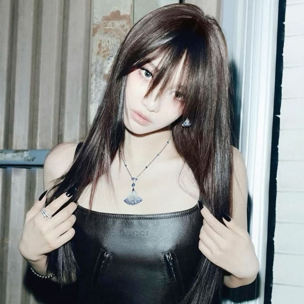 blondie                                         brunette