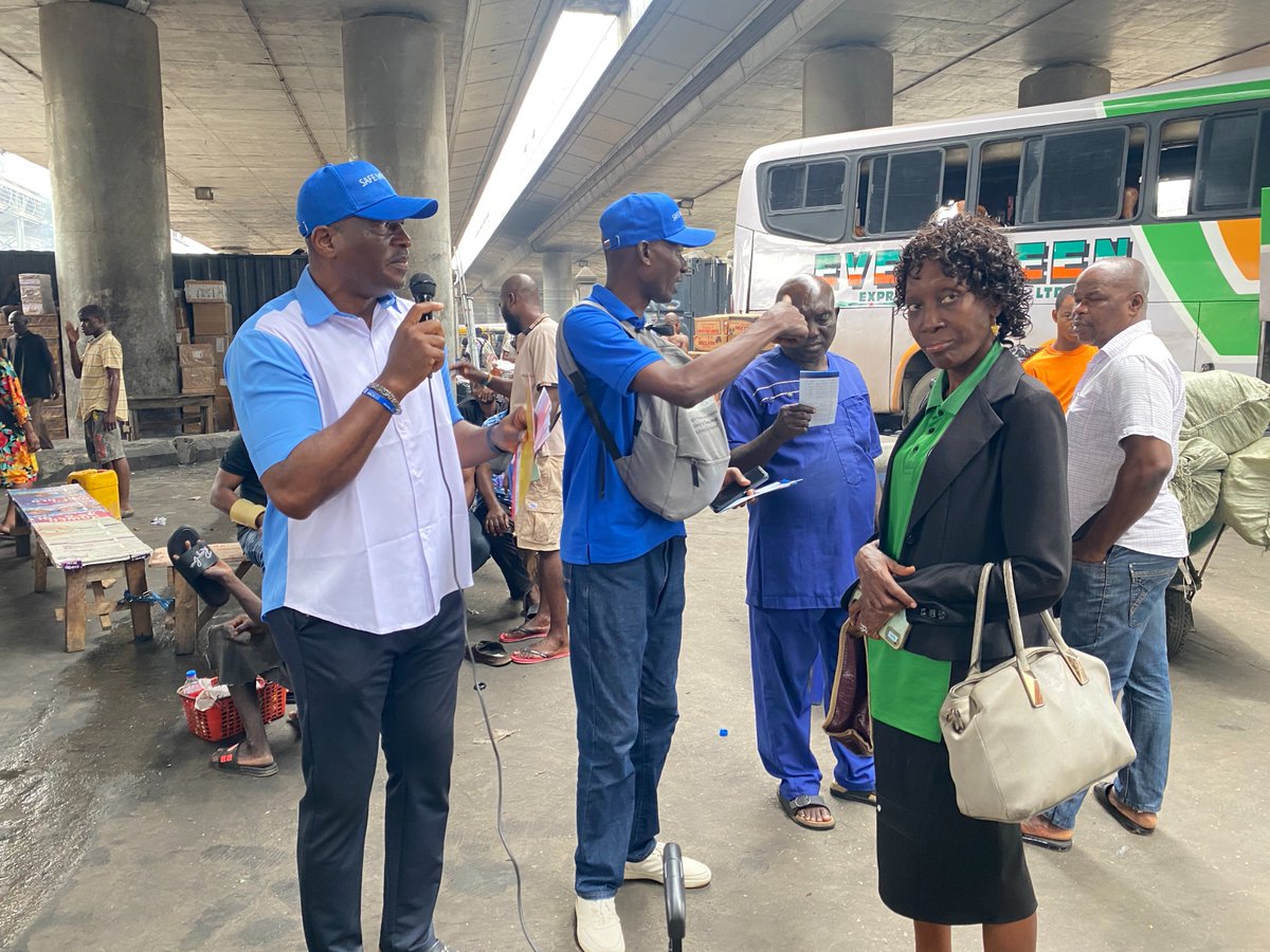 IOM_Nigeria's tweet image. This week, the IOM Youth Advisory Board in collaboration with @NOA_Nigeria, @naptipnigeria, and @OfficialNCFRMI, took to the streets of #Lagos for a two-day sensitization campaign at Iyana Paja Market and Oshodi Oké bus stop.