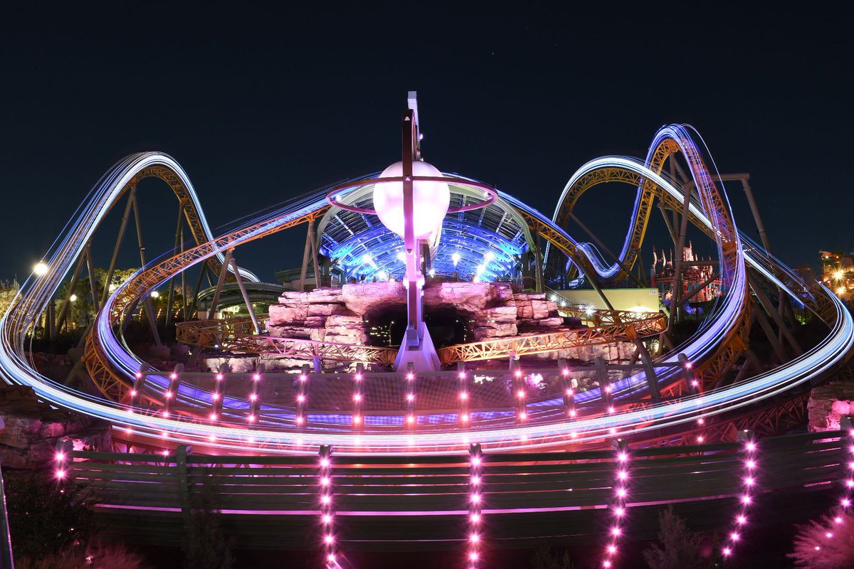 EYNTKinfo's tweet photo. Shared from our @UniversalORL Epic Universe group, Facebook user, Sarah Kuska, took this long exposure of Stardust Racers! 

This may be an in-camera lighting trick, but it really is how it feels to soar along the track on this ride at night. https://t.co/zv84f8Wf74