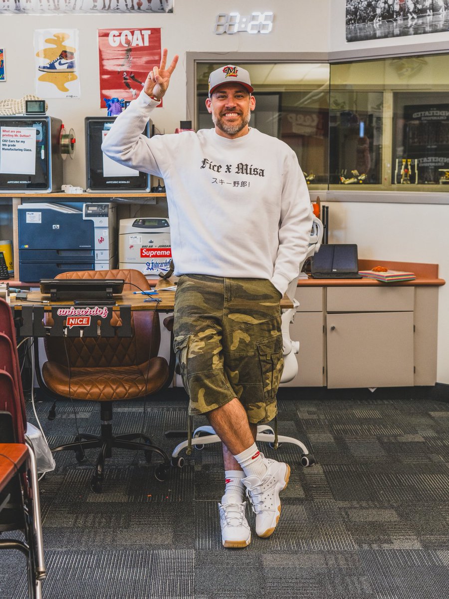 ad__sneaks's tweet image. Classroom Sneakers | Day 133
Nike SB x Supreme Air Max 2 CB ‘94 Low