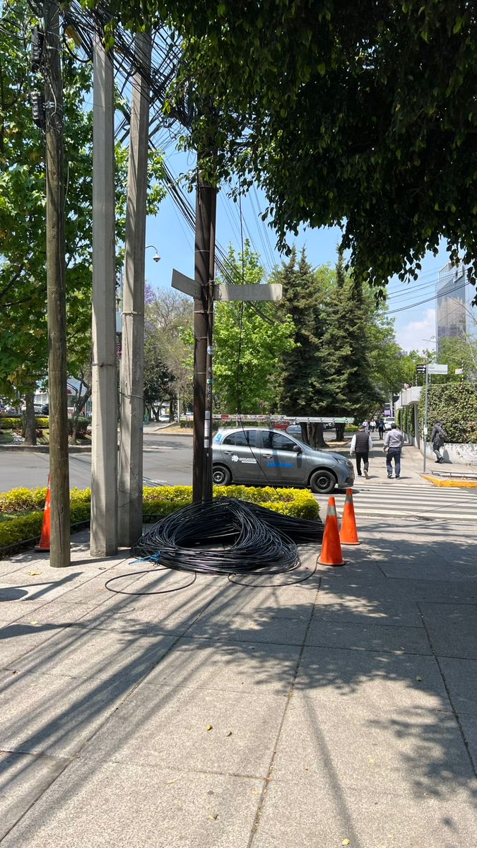 pilfernandez's tweet image. ‼️‼️‼️Dia 19‼️‼️‼️ Y CONTANDO LA INEPTITUD @ClaraBrugadaM @Ceci_vadillo @GustavoGarciaMH de @mauriciotabe @cesar_m_garrido PONGAN ORDEN A #telmex #izzy y todas estas compañías IRRESPONSABLES @carlosslim @RicardoBSalinas 

EL PROBLEMA DEL CABLEADO esta por toda la @AlcaldiaMHmx .