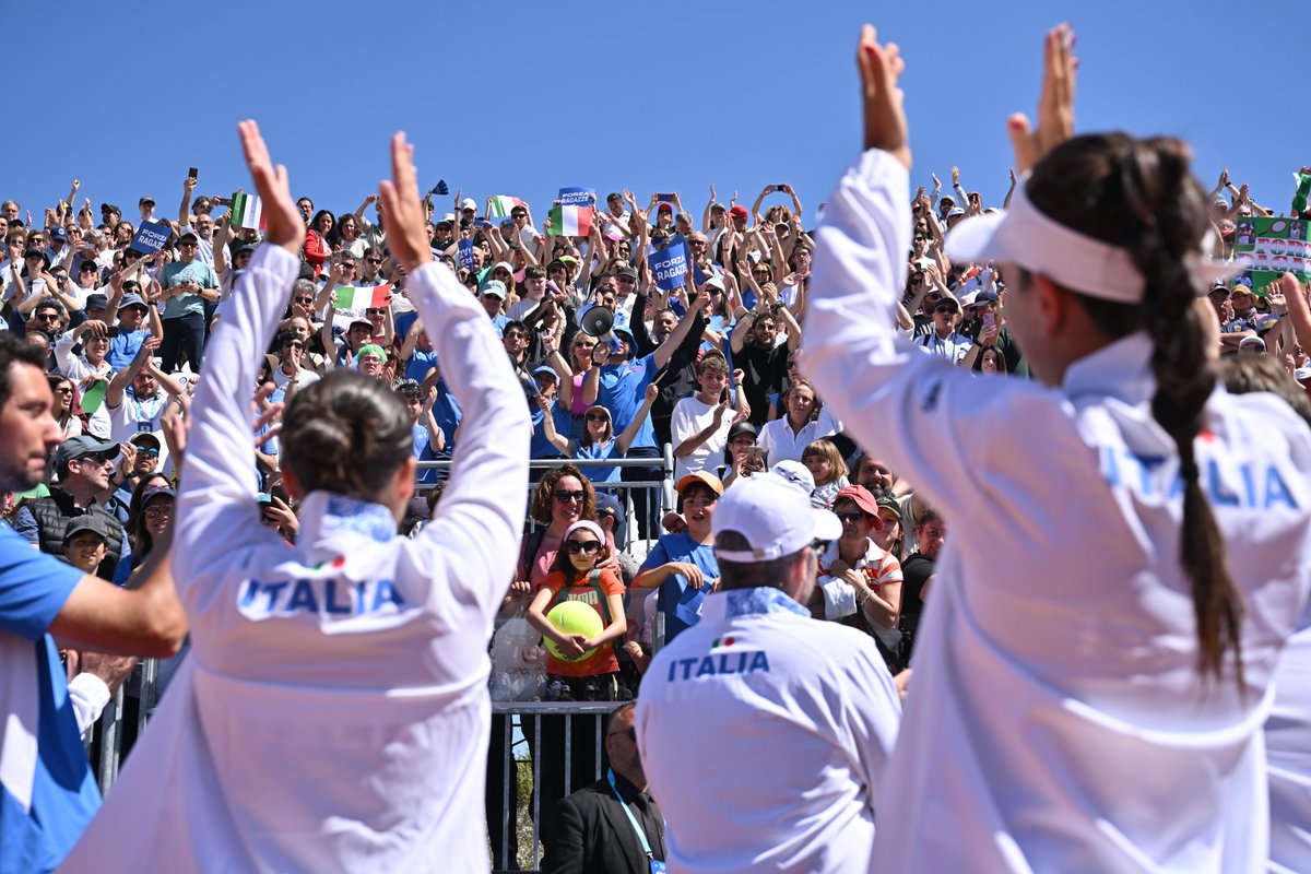 federtennis's tweet image. Una settimana fa, la festa azzurra a Velletri 💙

Scopri la collezione 2026 delle Nazionali firmata @JomaItalia 👕 joma-sport.com/it_IT/sport/te…

#JomaFITP | #adv