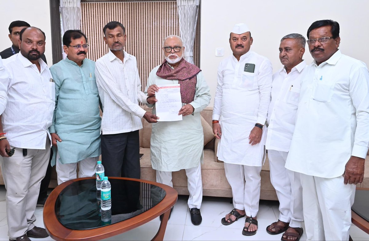 📍 अहिल्यानगर : पदाधिकारी व कार्यकर्त्यांची भेट

अहिल्यानगर जिल्ह्याच्या दौऱ्यावर असताना राष्ट्रवादी काँग्रेस पार्टीचे स्थानिक नेते, अखिल भारतीय महात्मा फुले समता परिषदेचे पदाधिकारी व कार्यकर्त्यांच्या वतीने स्वागत करण्यात आले. याप्रसंगी उपस्थित पदाधिकारी व कार्यकर्त्यांच्या भेटी