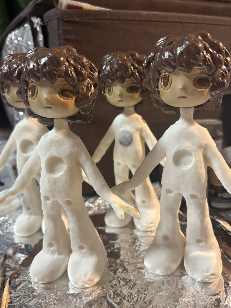 数量限定ですが、名古屋と東京のイベントで着せ替えできる手作りフィギュアを販売します☆*:.｡.
今はまだ色塗り途中〜！！

イベント開催されるたびに新しいお洋服販売する予定です~~˚✧₊⁎

手作りなので気になる方はご購入をお控えくださいッ！
