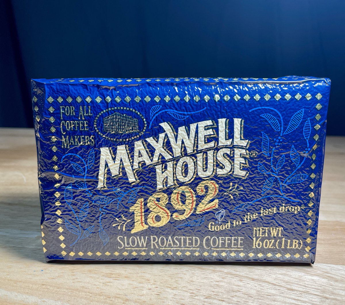 Blackbirdstuff's tweet image. ☕ In 1892, President Roosevelt tasted this coffee and said “Good to the last drop.”
This 1992 Maxwell House 100th Anniversary set has the commemorative tin, the SEALED original coffee bag, and vintage mail-in ephemera. A complete time capsule. 🇺🇸
eBay👇
#coffee #vintage