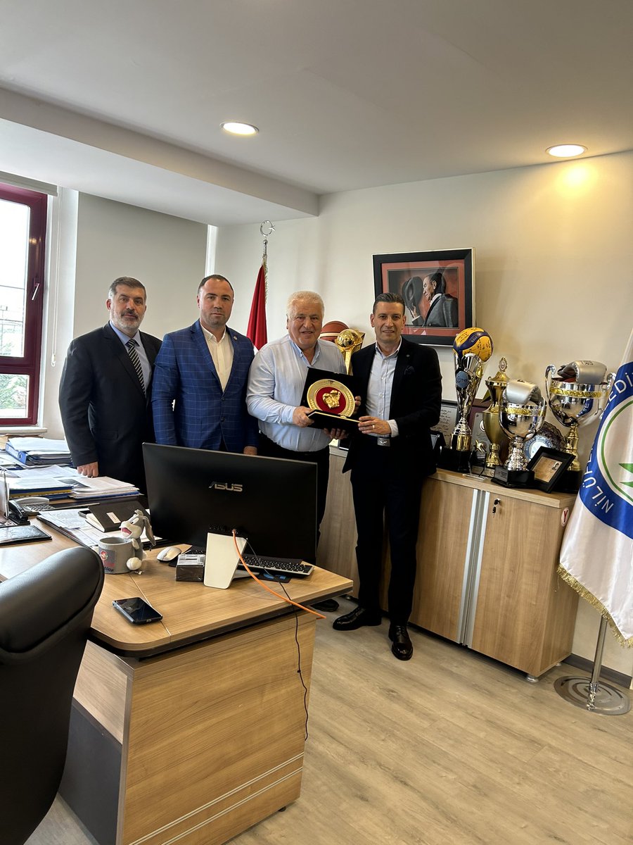 Türkiye Boks Federasyonu Başkanı Suat Hekimoğlu ile birlikte Nilüfer Belediyespor Kulüp Başkanı  Muharrem OR’u ziyaret ederek Boks Branşına verdiği desteklerden dolayı teşekkür ettik.Türk Boksuna vermiş olduğu katkılardan dolayı değerli Başkanlarımıza teşekkür ediyoruz.