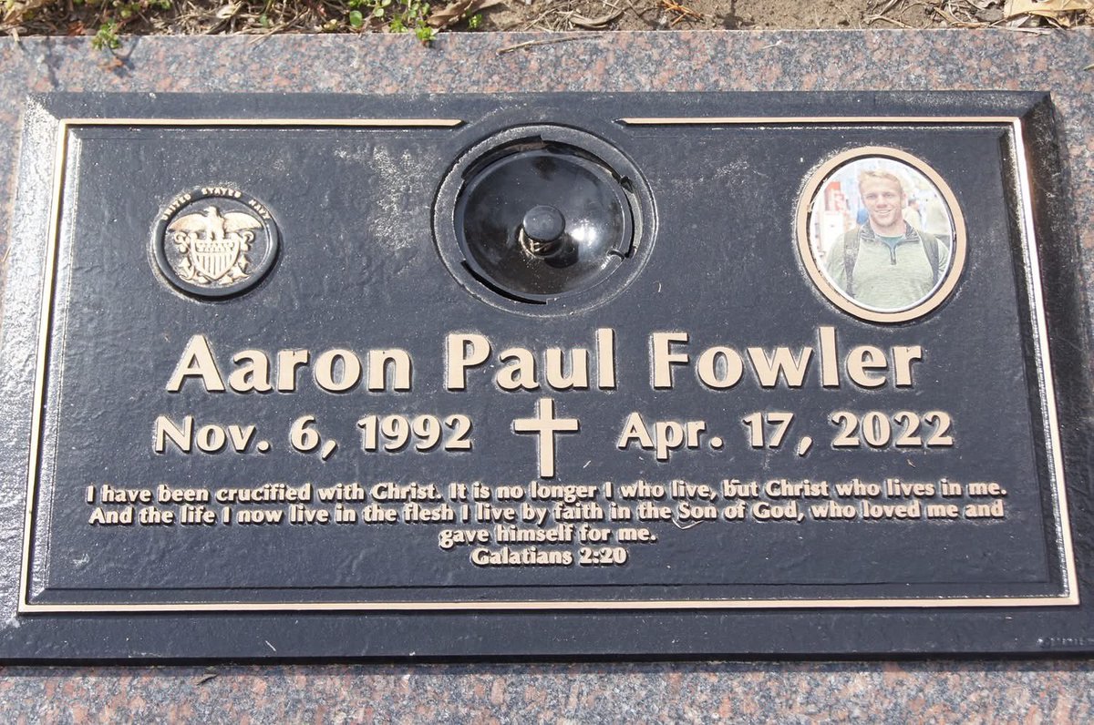 op_hawkeye's tweet photo. 4.17.2022 ~ LTJG Aaron Fowler πΊπΈ
#OpHawkeyeRemembers #AaronFowler #USNA #EODMUONE #EODWarrior
#supportourSOFcommunity #Operation_Hawkeye
π https://t.co/4IuQ0LDl0v
π https://t.co/WTK05sqy96
π https://t.co/S7RB1EQFLi
π° https://t.co/Wq4uwq77ne
π° https://t.co/OICnyNjiWi
π https://t.co/gIYsTOVsIb