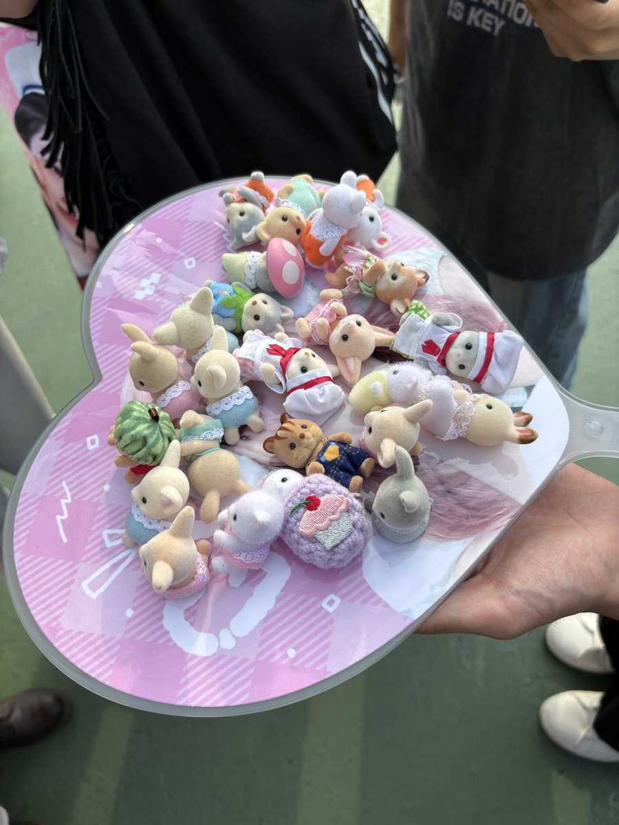 京セラ2日目 4/19お昼過ぎ頃シルバニアサークルを開こうと思います‼️

何匹持ってきて頂いても構いません。
ただし、シルバニアの紛失には気をつけてください。

目標はこれを越えれたらと思ってます。参加したい方、気になる方お待ちしております🫵