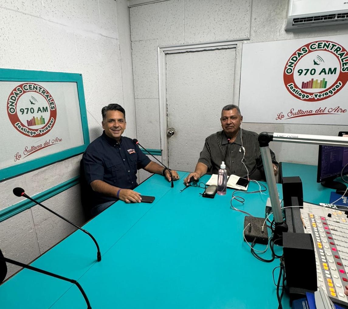 Hoy estuve en los estudios de <a href="/OndasCentrales/">Ondas Centrales</a> conversando sobre temas de actualidad con el periodista Ismael Hernández, del programa "¡Veraguas despierta ya!". Fue, como siempre, un espacio muy enriquecedor. Gracias a quienes llamaron y sintonizaron el espacio. Recuerden que los