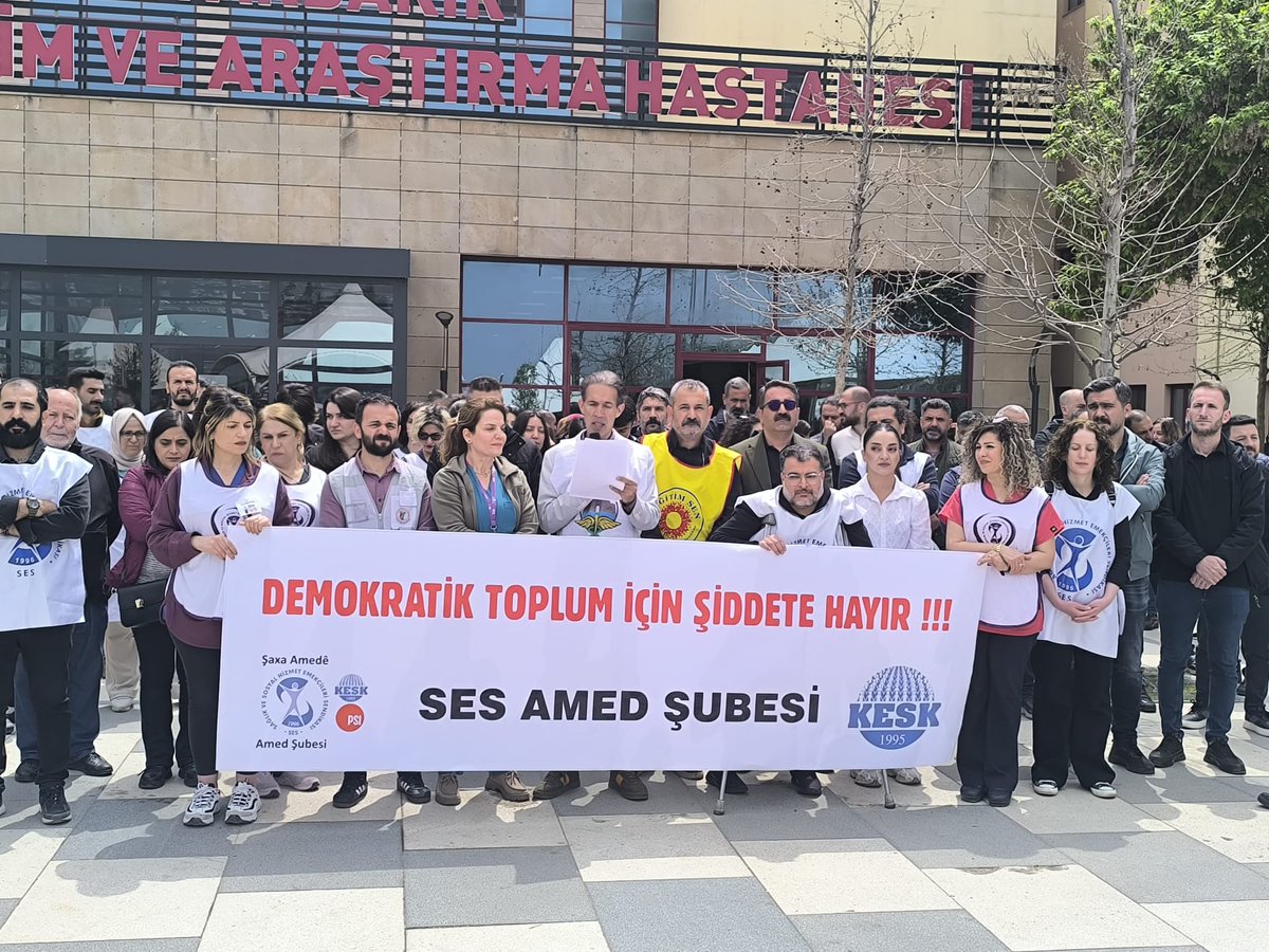Kızıl Parti Amed tweet media