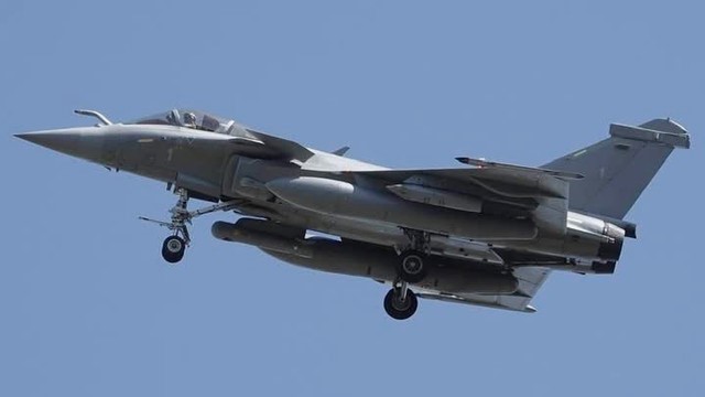 pascalbtr's tweet image. Better with a M1 #Rafale with a 68 mm Thales JF12 gondola 😉
📷 Bruno aviation