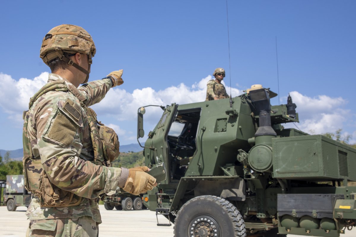 25thID's tweet photo. History made. @USArmy #25ID successfully forward-deployed &amp; fired its organic #HIMARS at #Salaknib26. Integrating precision #STRIKE with the #AFP we enhance our collective ability to defend the Philippines and uphold a free and open Indo-Pacific. 🇺🇸🤝🇵🇭

#ArchipelagicDefense https://t.co/v1PY7wN8nx