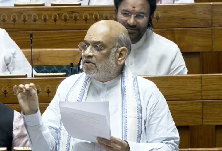 मैं समझता हूं कि अगर ये वोट नहीं देंगे तो महिला आरक्षण बिल गिर जाएगा, लेकिन देश की महिलाएं देख रही हैं कि उनके रास्ते का रोड़ा कौन है।

- श्री <a href="/AmitShah/">Amit Shah</a>