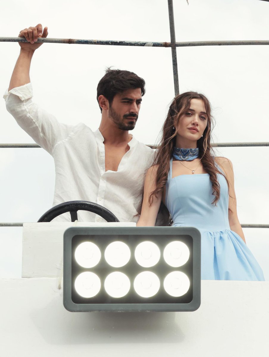 EminGGlobal's tweet image. 🆕📸 From their first meeting… to their wedding day 🥰  

“How fast the night changes…” ✨  

Look at them now…  

the most beautiful bride and the most handsome groom 🤍  

Are we really ready for their final chapter? 🥺

#EminGünenç #Arafta #MerTeş