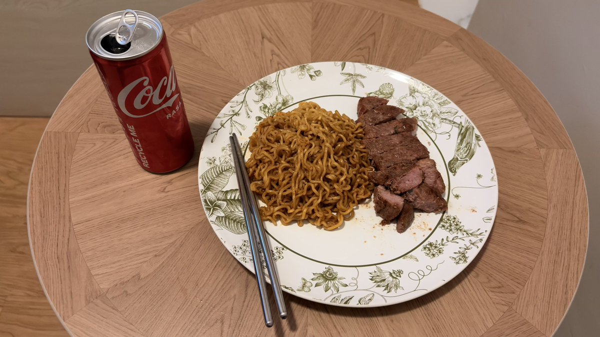 intelesatu's tweet photo. First try cooking steak and it was awful. I thought it’s gonna be easy. I put too much salt and I should’ve thawed the steak out of the vacuum package cause it made the steak not dry enough thus no crust. It was fun though, maybe I’ll cook myself a steak every weekend. https://t.co/zgi8PJMZjq