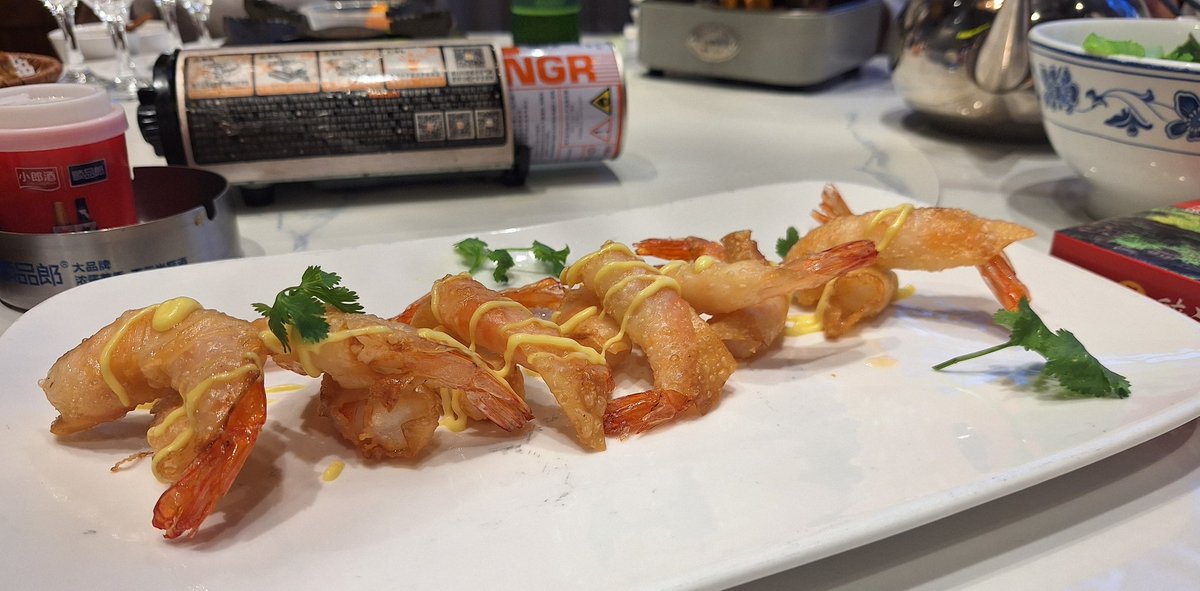 dmanso73's tweet image. Llegaron los refuerzos y como dice el dicho si algo funciona no lo toques. Repito para estos días con vino italiano. La mensajería y los pedidos en China funcionan muy bien. Hoy de regreso a Guilin cena tradicional, y con bue vino 👌🍷
#vino #gastronomía #guilin