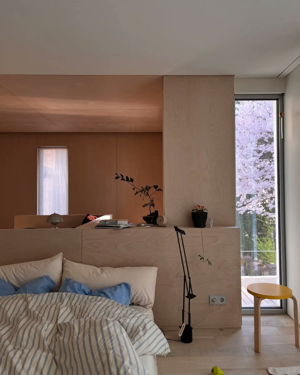 Household2001's tweet image. aturation  | White + gray + warm wood | Open floor plan, hidden storage | Clean aesthetic, maximum vibes | What do you think?
#MinimalDesign #HomeInspo