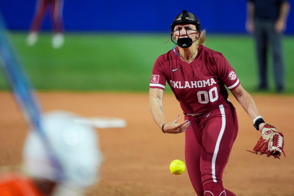 BPrzybylo's tweet image. "These last two outings, I’ve been really good about calming my nerves &amp;amp; it’s been a really good, guess, growth point for me.” - Parker

Wasn't all bad for #OU softball. You just learned Allyssa Parker is going to matter the rest of the way for #Sooners.

on3.com/teams/oklahoma…