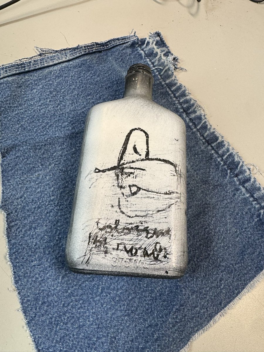 TwinCitiesDan's tweet image. That time that Colossus of Roads sent me a whiskey bottle wrapped in a piece of his overalls…
RIP
#colossusofroads #moniker #graffiti