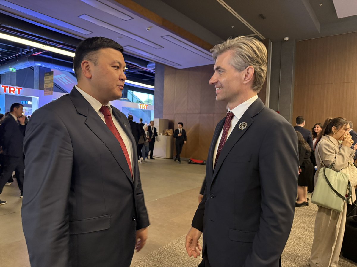 BudrysKestutis's tweet image. 🇱🇹🇰🇬 Had a productive meeting with the Deputy Prime Minister of the #Kyrgyz Republic, @AyazBaetov. 

We look forward to further deepening our bilateral political dialogue and strengthening economic cooperation. 

#Lithuania will also welcome progress on the official registration