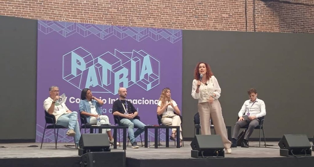 El debate del 1er Panel del día, nos enseña, que en las redes sociales, el mecanismo más útil para desactivar el odio, es ignorarlo. 👇

☑️ Eliminemos juntos la toxicidad en redes sociales con más amor.

❤️ 💞El amor siempre vence💞❤️

✨ #PatriaConFidel✨
#DefendiendoCuba🇨🇺💪❤️