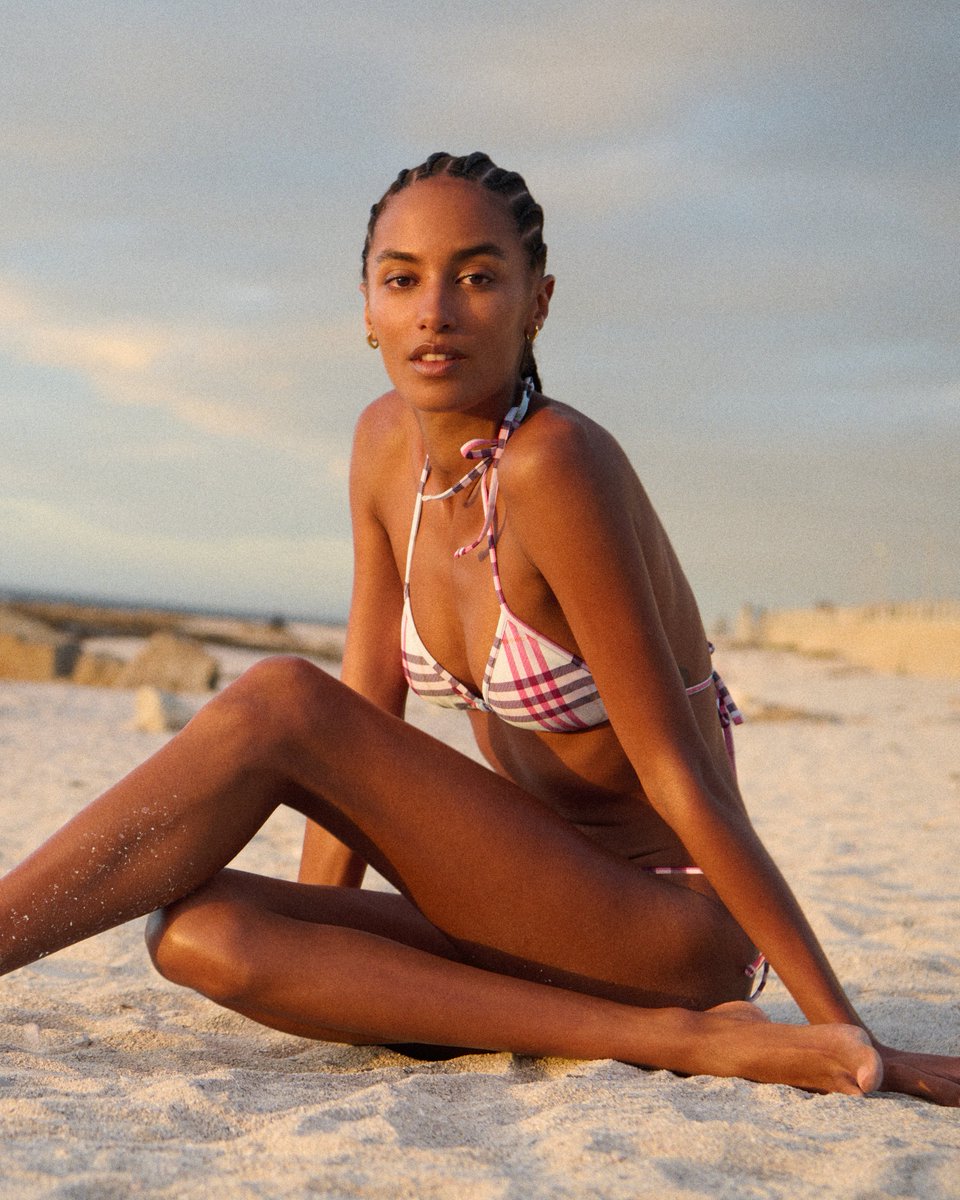 Burberry tweet media